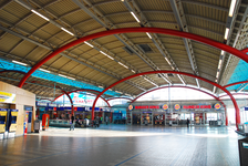 900040 Gezicht in de Stationshal van het Centraal Station te Utrecht.